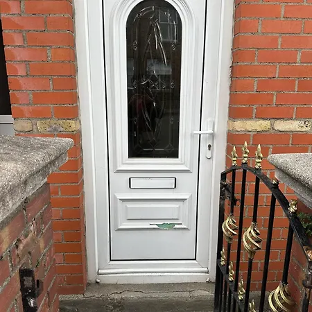 Charming 2-bedroom In Center Apartment *