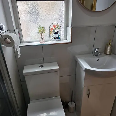 Charming 2-bedroom In Center