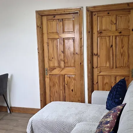 Charming 2-bedroom In Center