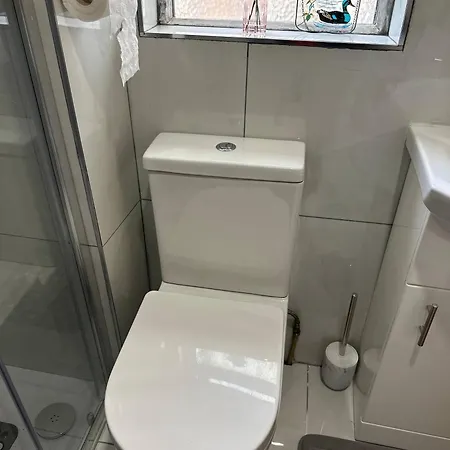 Charming 2-bedroom In Center *