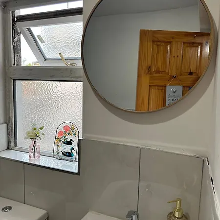 Charming 2-bedroom In Center *