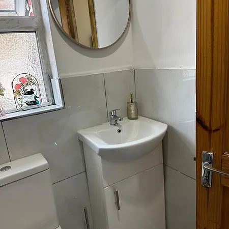 Charming 2-bedroom In Center *