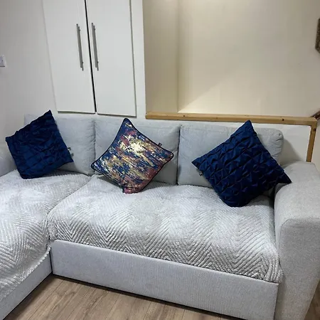 Apartment Charming 2-bedroom In Center