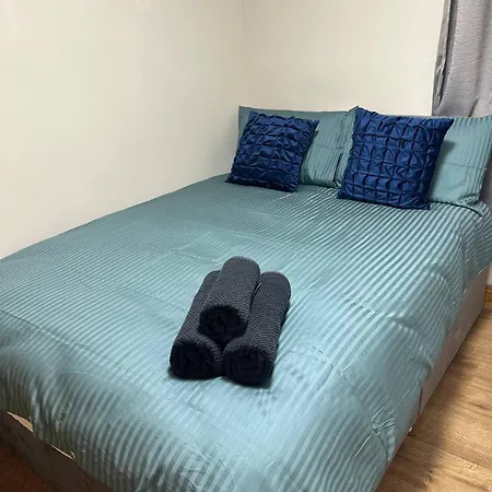 Charming 2-bedroom In Center Apartment