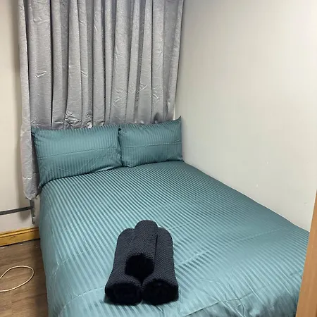 Charming 2-bedroom In Center Apartment *