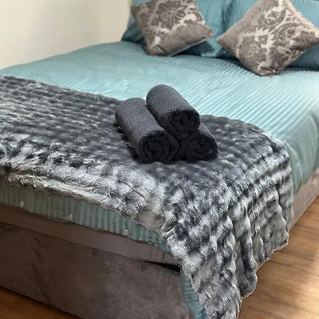 Charming 2-bedroom In Center *